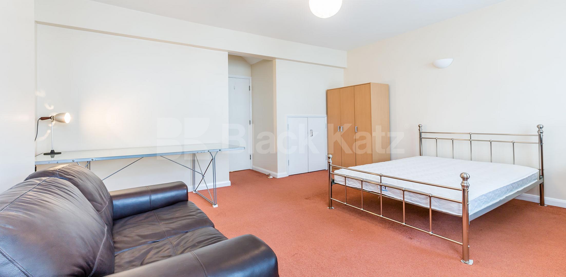 Fantastic spacious two bed by Goodge St Station Tottenham Court Road, West End